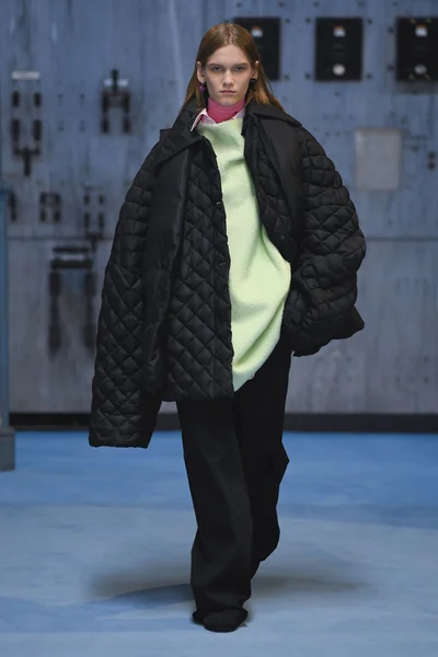 Look 3
